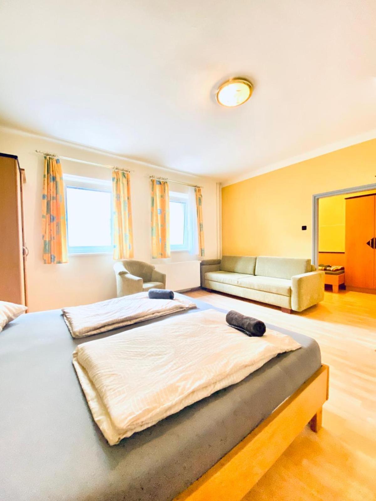 Apartment Affordable Central Rooms, 10-min To Lugner City *