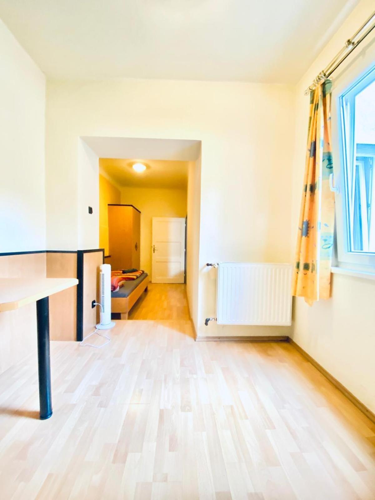 Affordable Central Rooms, 10-min To Lugner City Wien