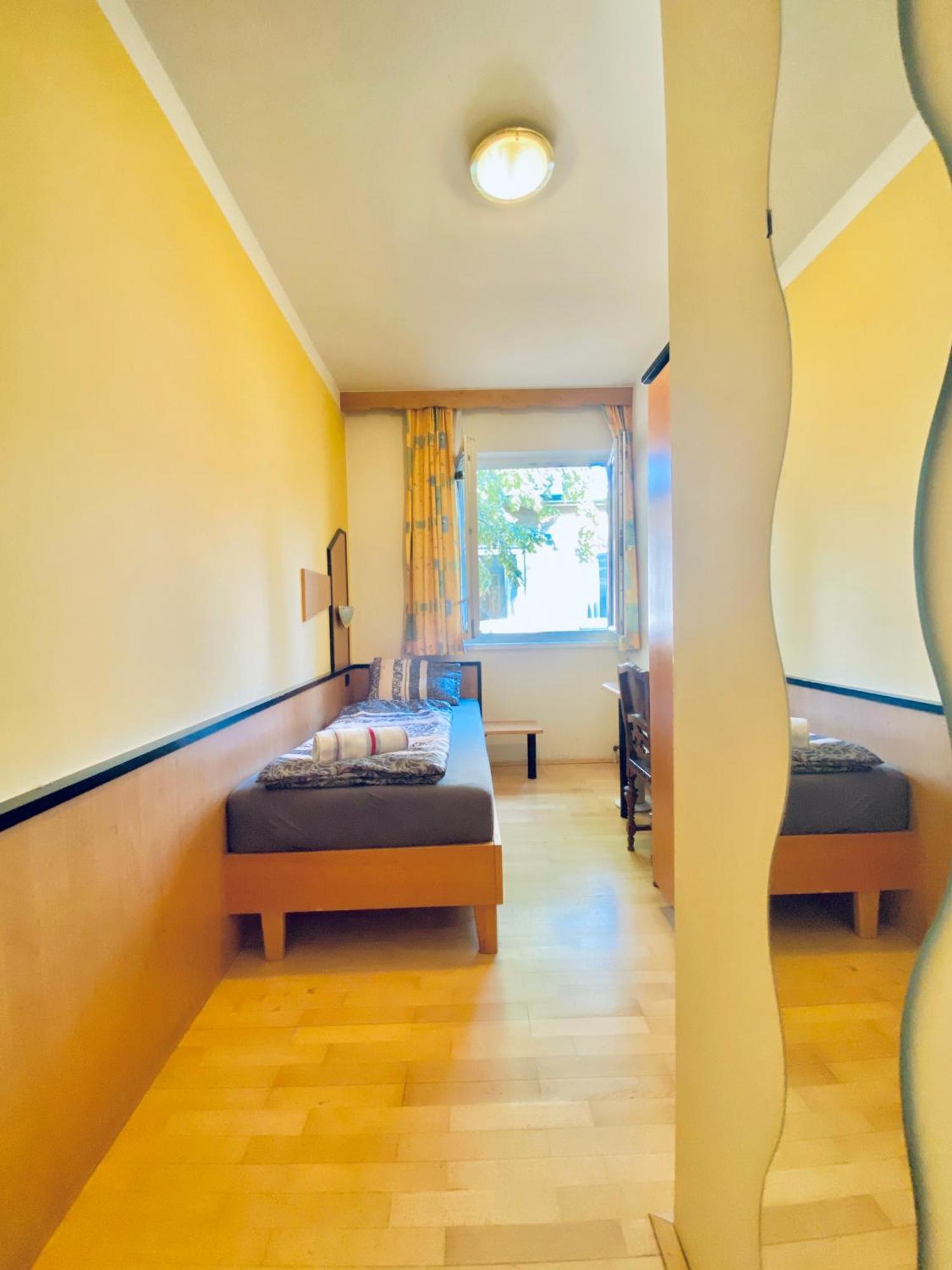 Apartment Affordable Central Rooms, 10-min To Lugner City *