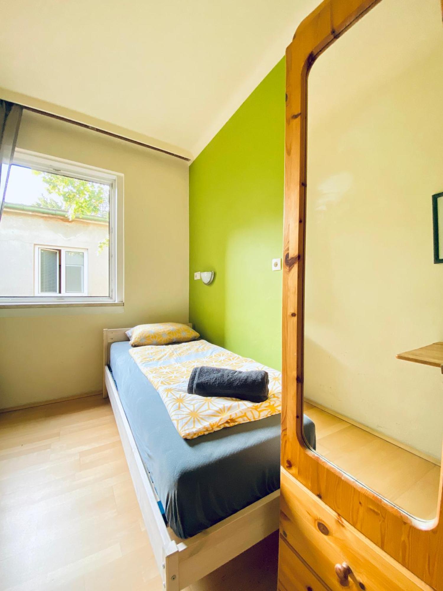Affordable Central Rooms, 10-min To Lugner City Apartment Wien