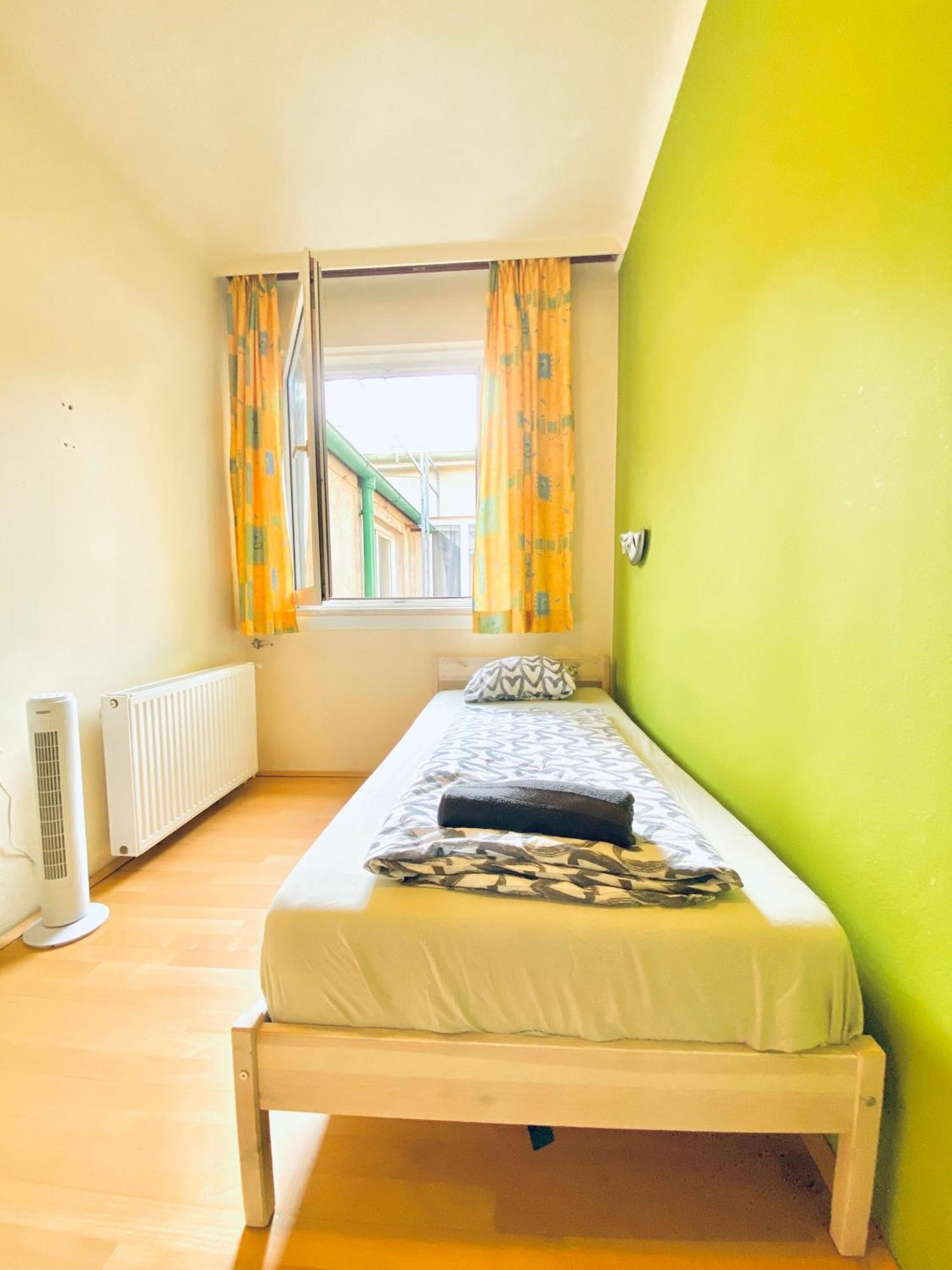 Affordable Central Rooms, 10-min To Lugner City Apartment *