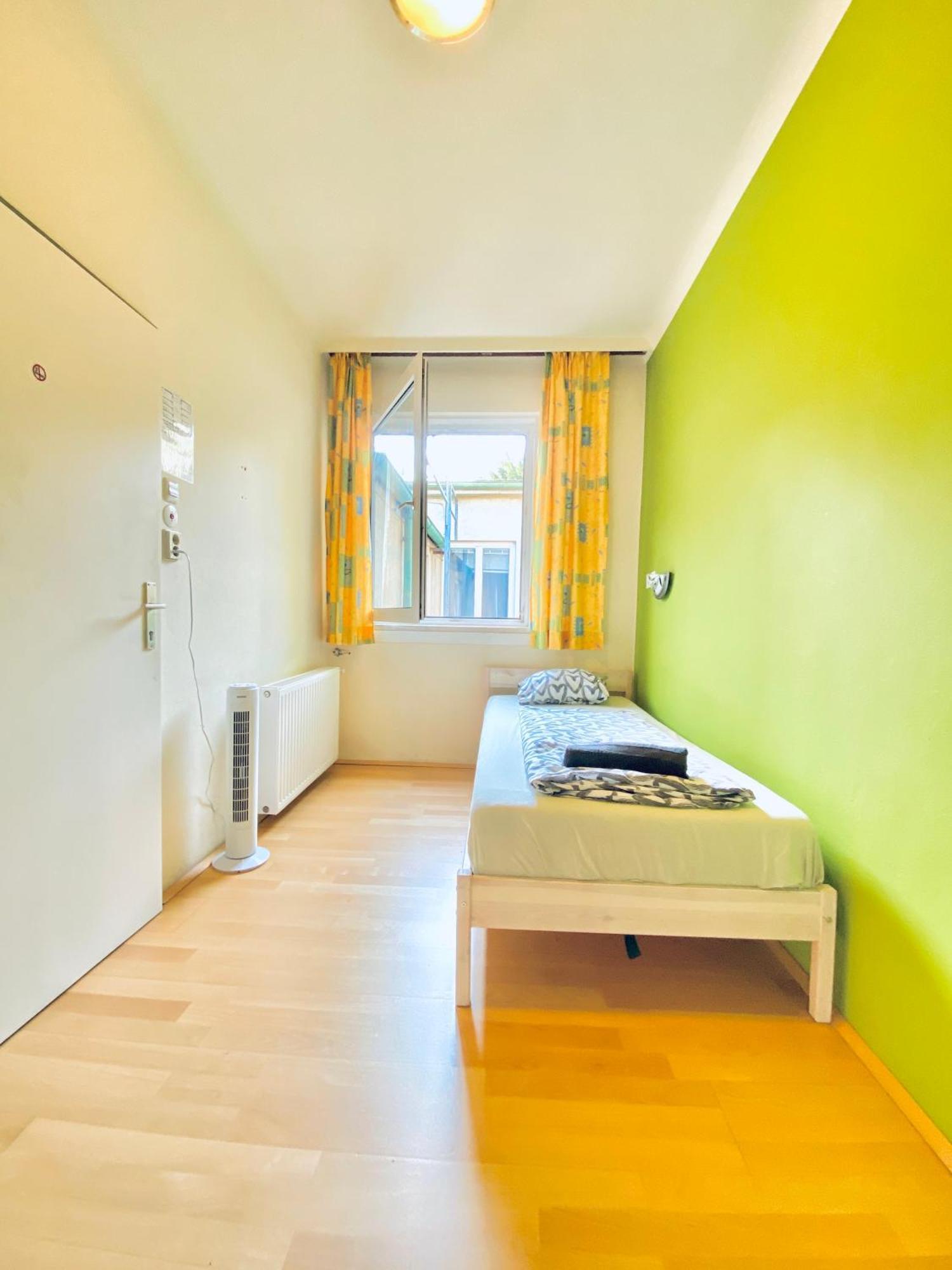 Affordable Central Rooms, 10-min To Lugner City * Wien