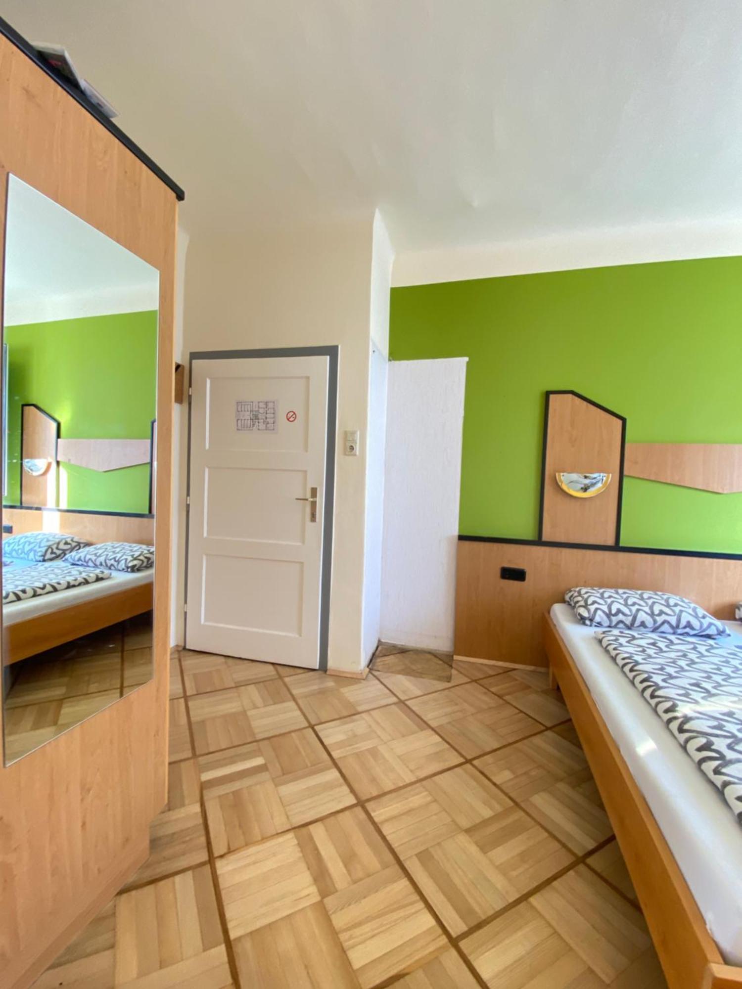 Affordable Central Rooms, 10-min To Lugner City Apartment Wien
