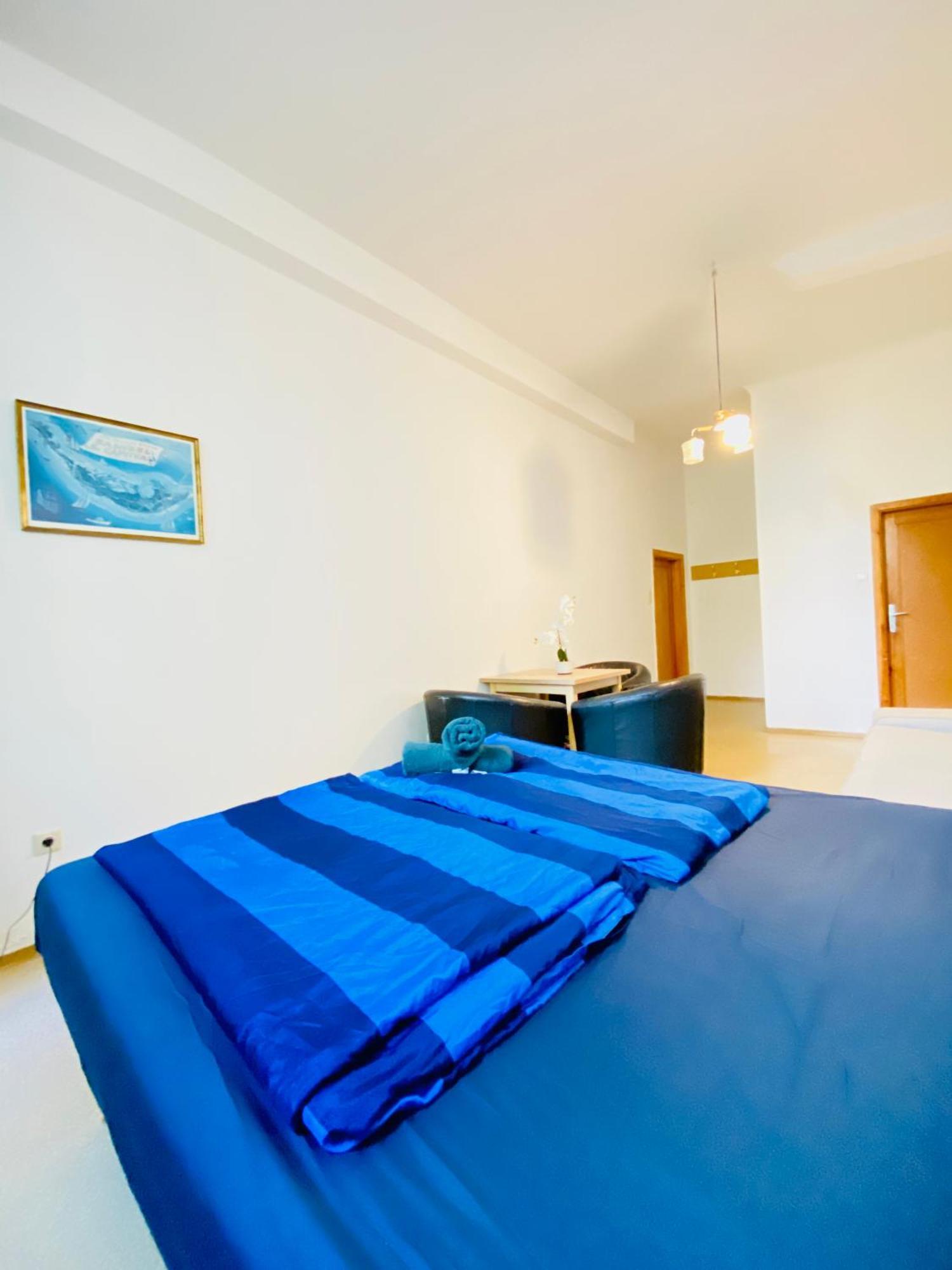Affordable Central Rooms, 10-min To Lugner City Apartment