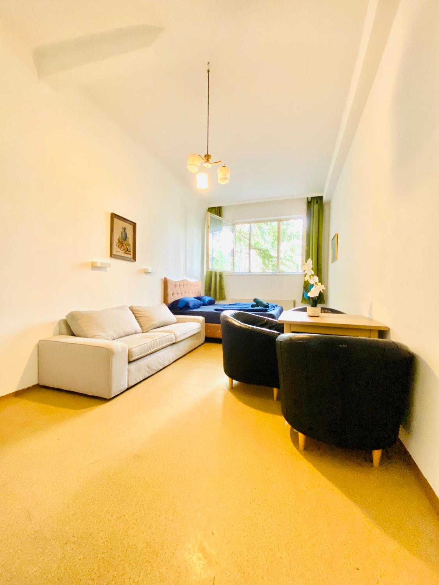 Affordable Central Rooms, 10-min To Lugner City Apartment *
