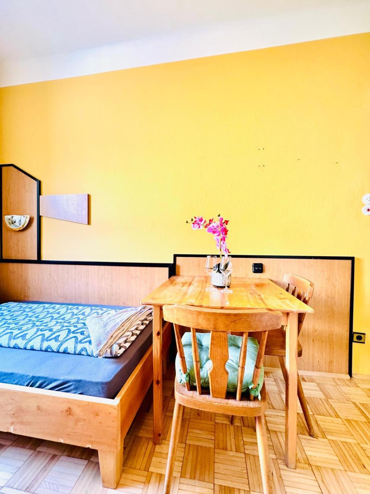 Affordable Central Rooms, 10-min To Lugner City * Wien