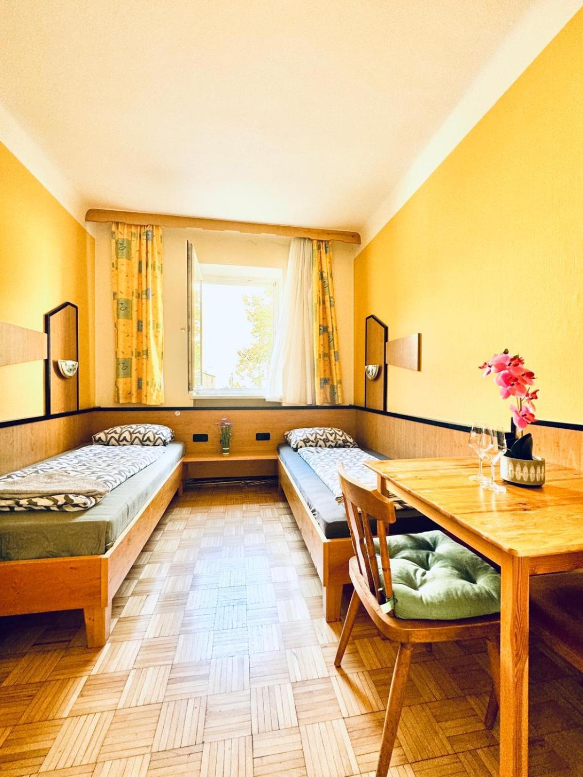 Apartment Affordable Central Rooms, 10-min To Lugner City *