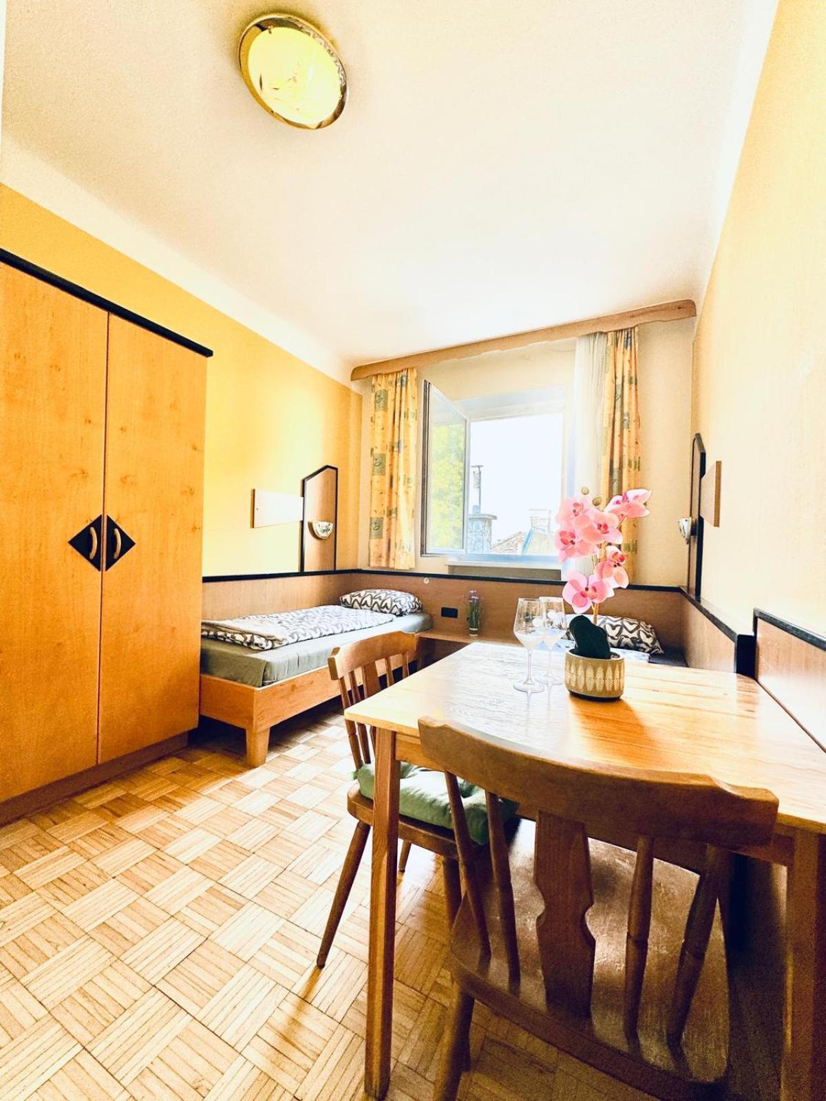 Apartment Affordable Central Rooms, 10-min To Lugner City Wien