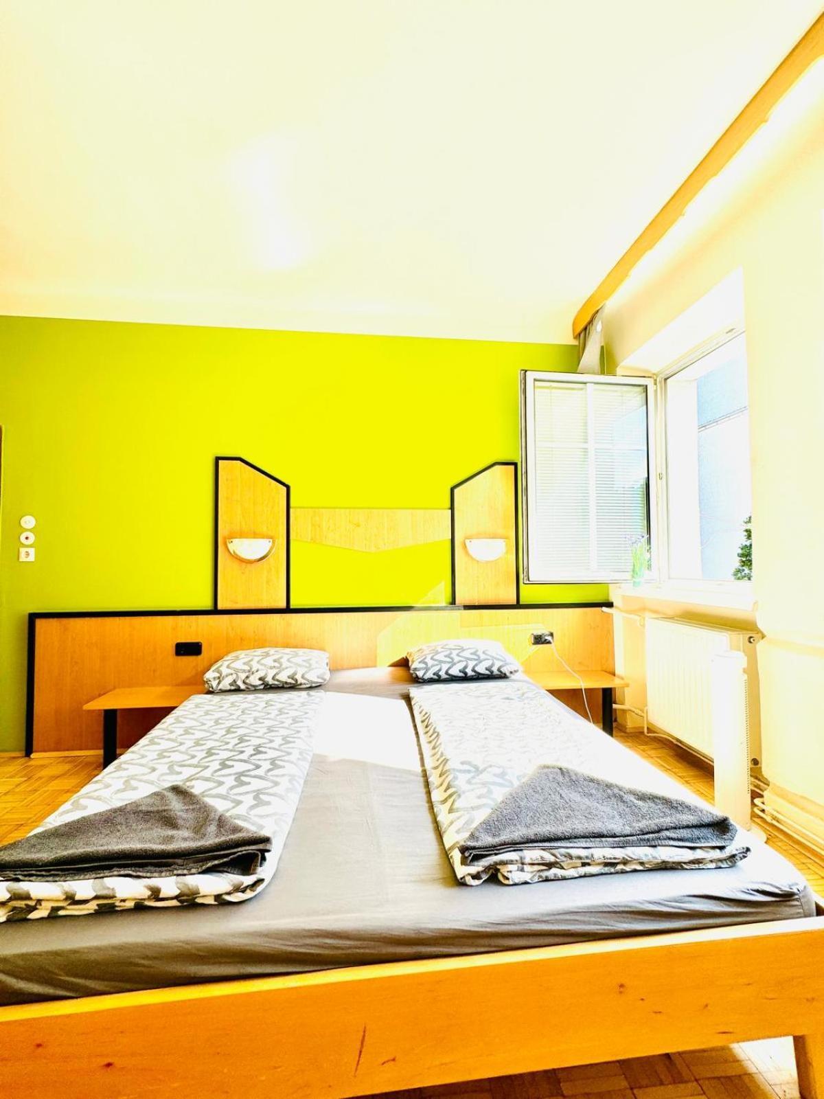 Affordable Central Rooms, 10-min To Lugner City Wien