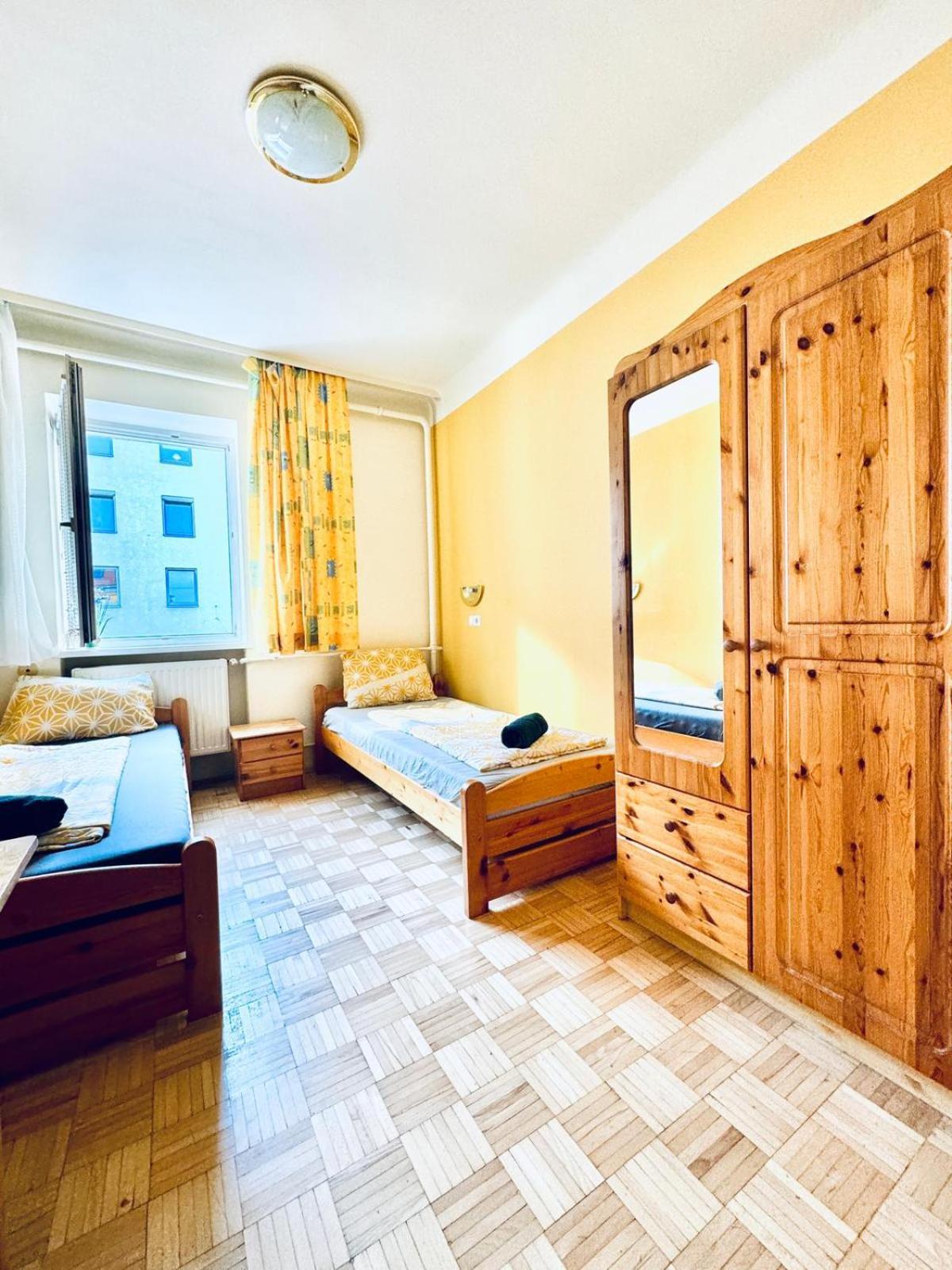Apartment Affordable Central Rooms, 10-min To Lugner City *