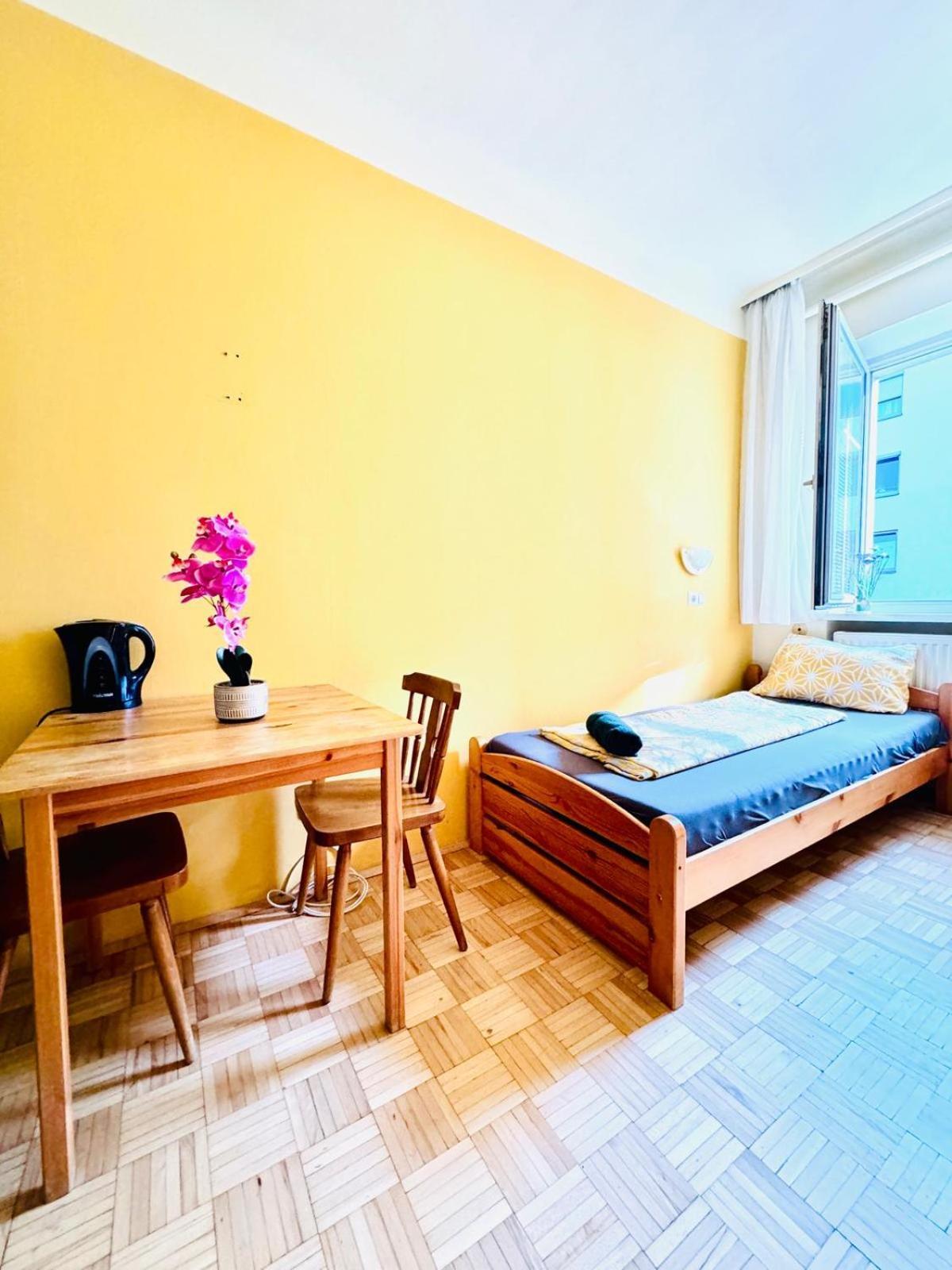 Affordable Central Rooms, 10-min To Lugner City * Wien