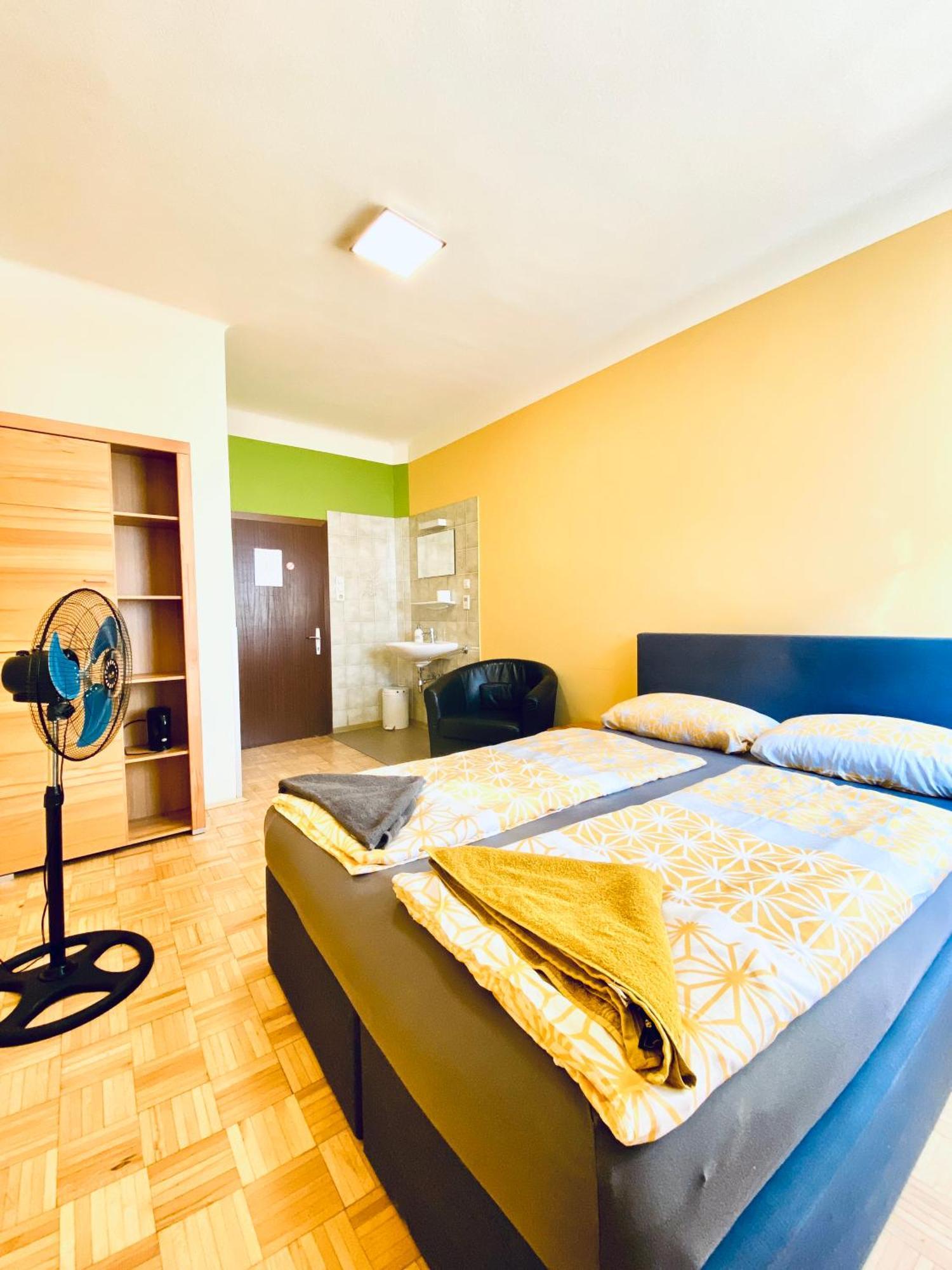 Affordable Central Rooms, 10-min To Lugner City Wien