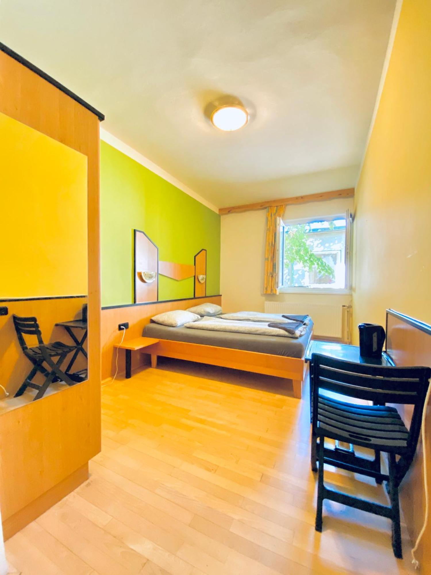 Apartment Affordable Central Rooms, 10-min To Lugner City Wien