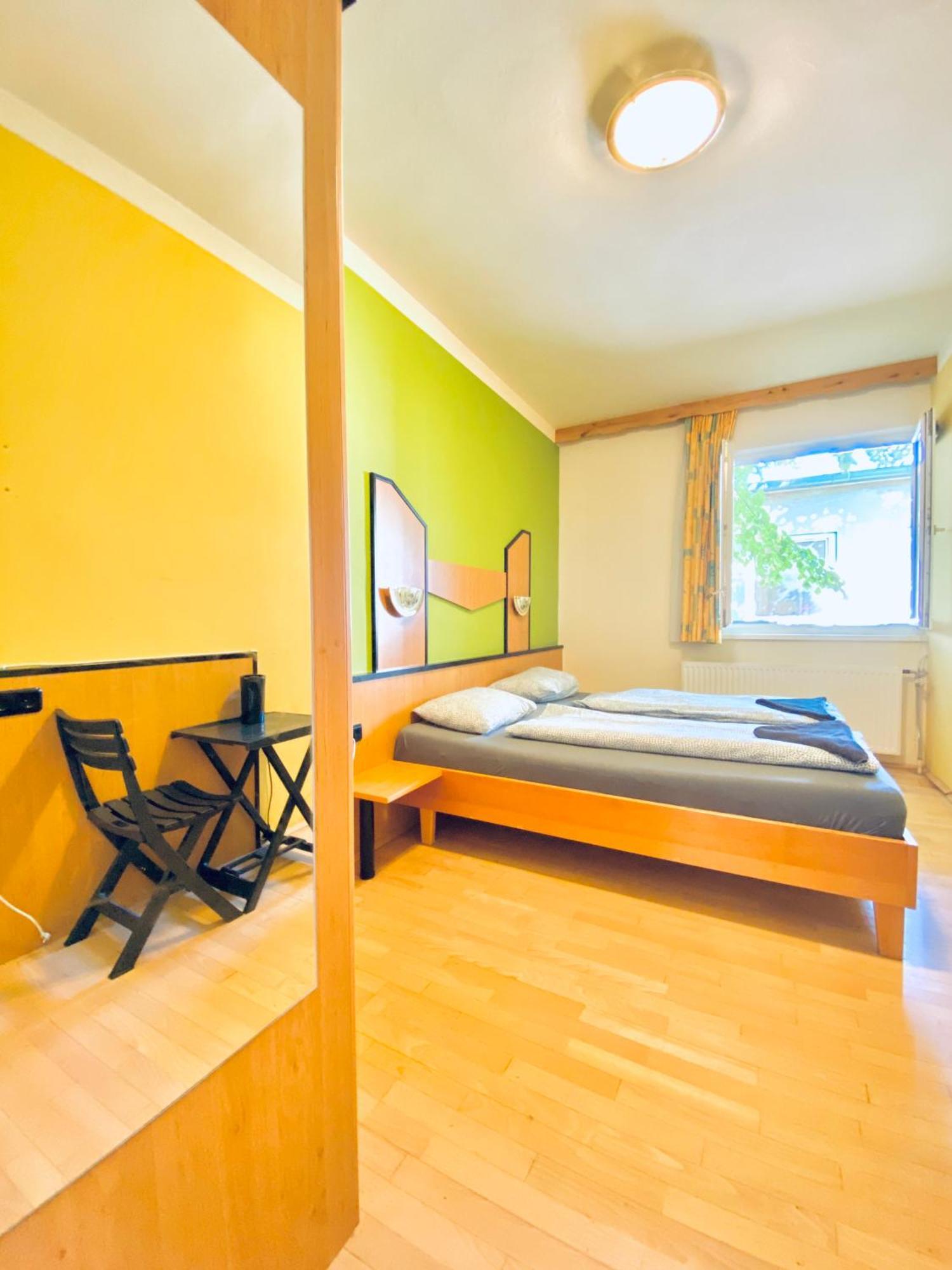 Affordable Central Rooms, 10-min To Lugner City Wien