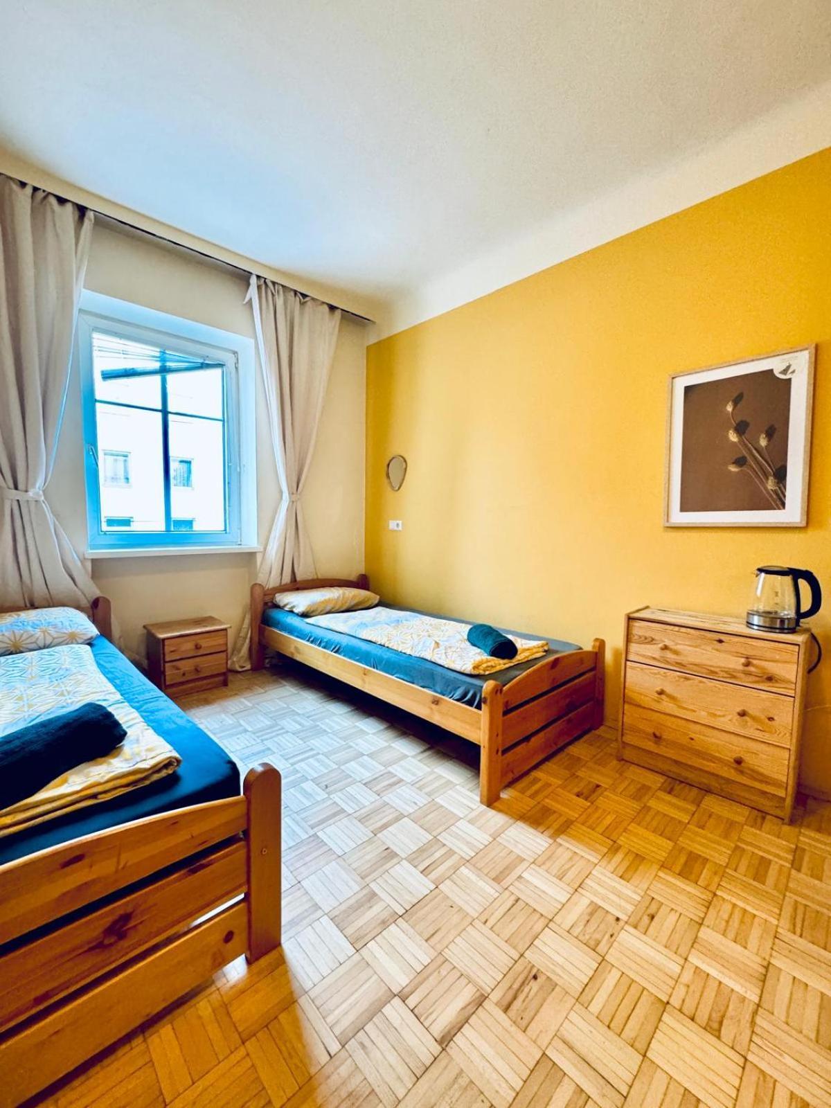 Apartment Affordable Central Rooms, 10-min To Lugner City *