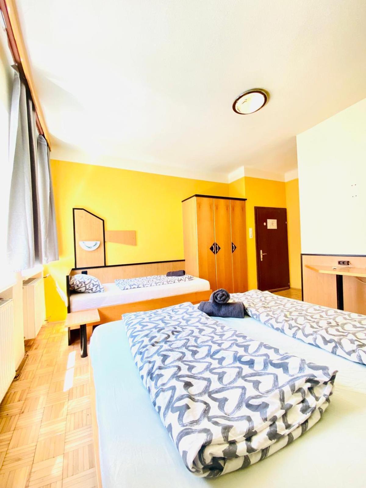 Affordable Central Rooms, 10-min To Lugner City * Wien