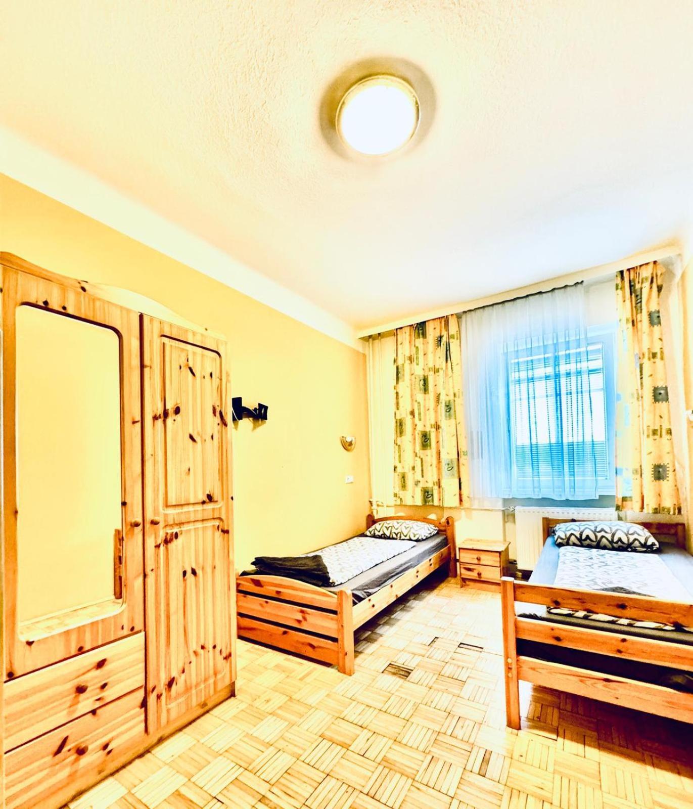 Affordable Central Rooms, 10-min To Lugner City Apartment *