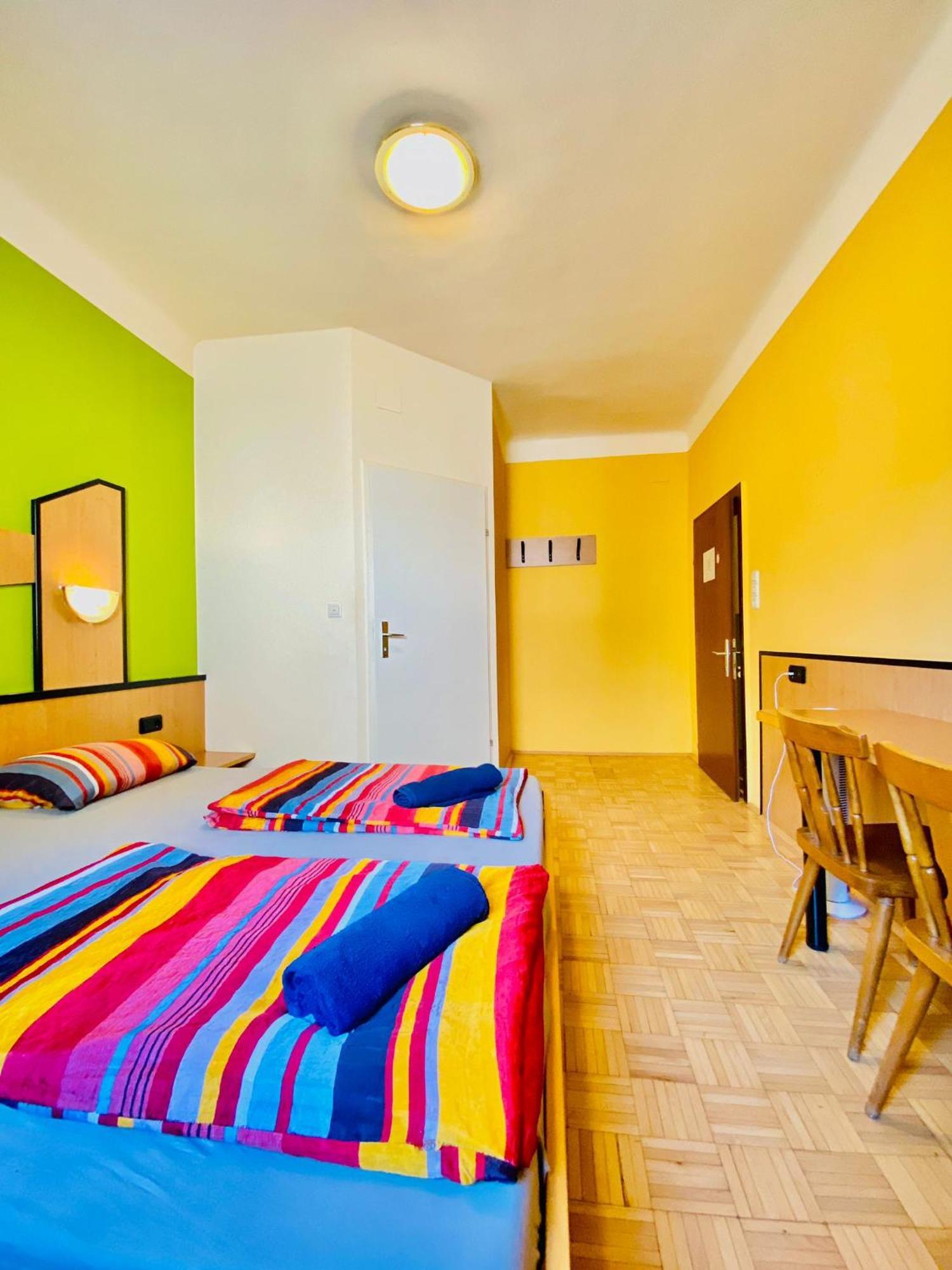 Apartment Affordable Central Rooms, 10-min To Lugner City