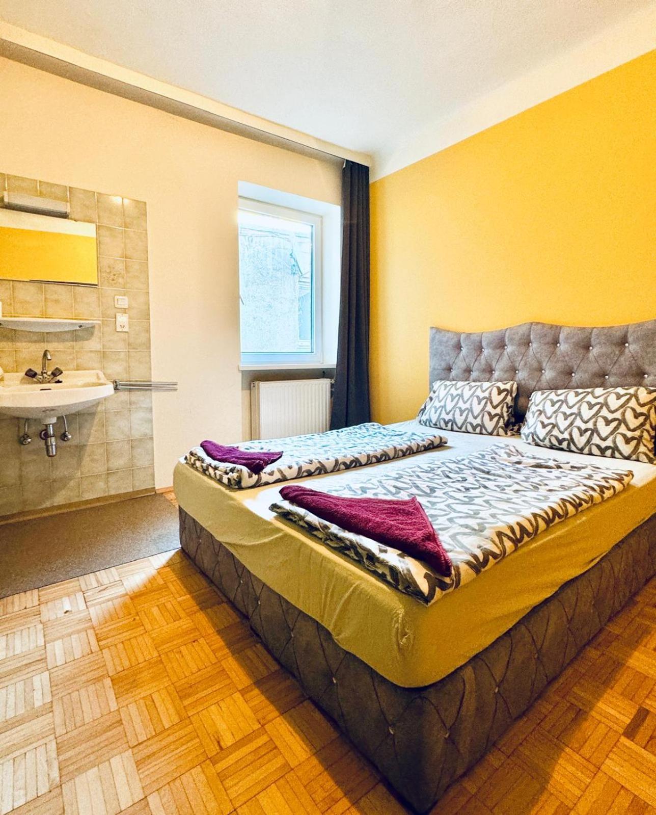 Apartment Affordable Central Rooms, 10-min To Lugner City