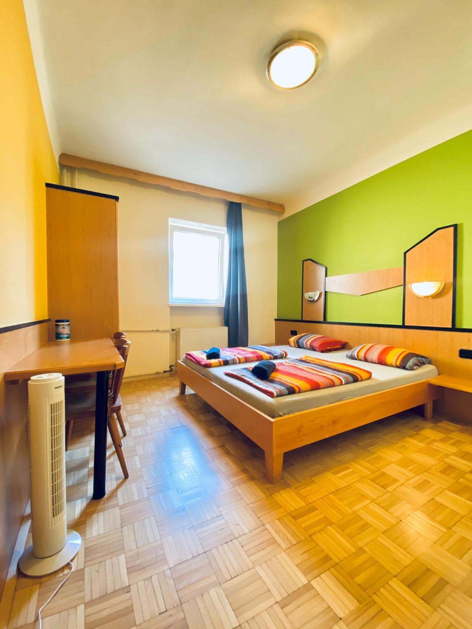 Apartment Affordable Central Rooms, 10-min To Lugner City *
