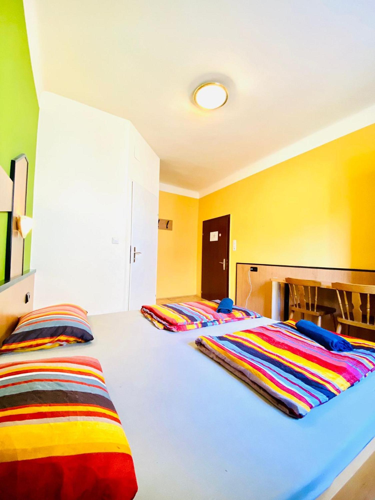 Apartment Affordable Central Rooms, 10-min To Lugner City